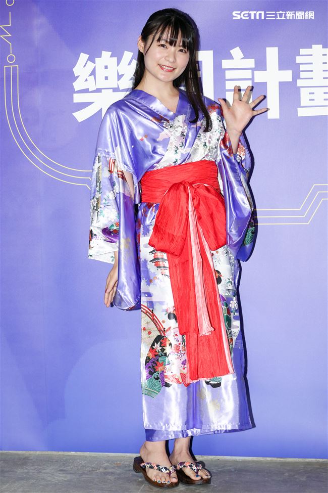 日本寫真女星「星名美津紀」來台代言區塊鏈企業活動。（記者林士傑/攝影）