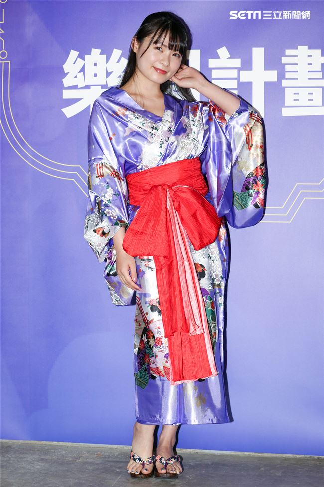 日本寫真女星「星名美津紀」來台代言區塊鏈企業活動。（記者林士傑/攝影）