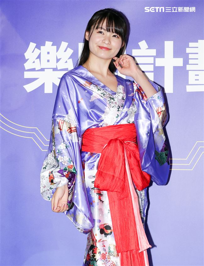 日本寫真女星「星名美津紀」來台代言區塊鏈企業活動。（記者林士傑/攝影）