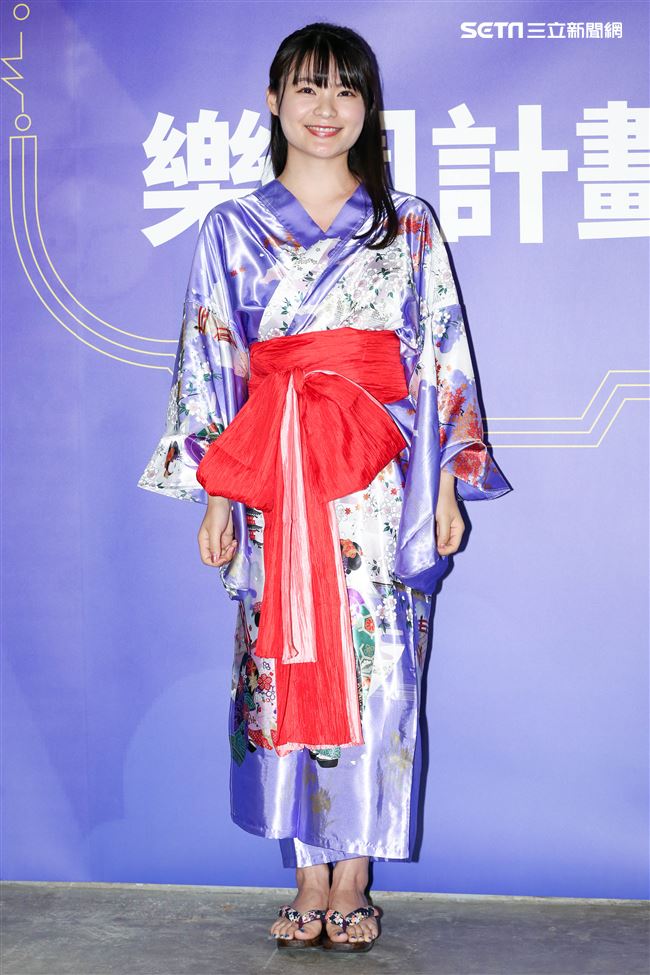 日本寫真女星「星名美津紀」來台代言區塊鏈企業活動。（記者林士傑/攝影）