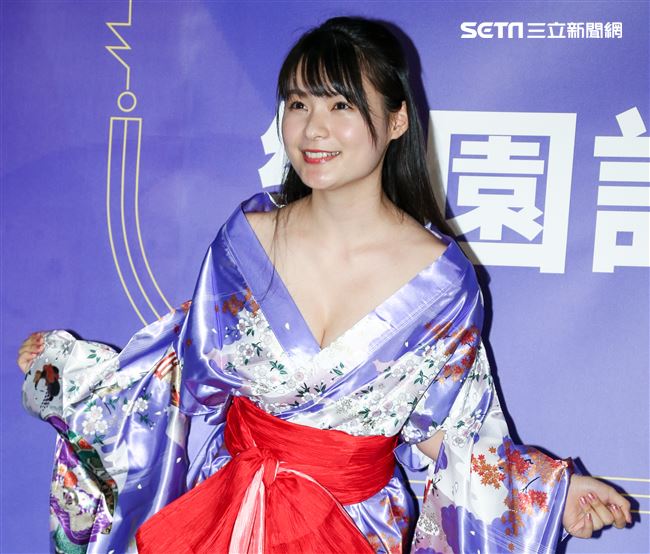 日本寫真女星「星名美津紀」來台代言區塊鏈企業活動。（記者林士傑/攝影）