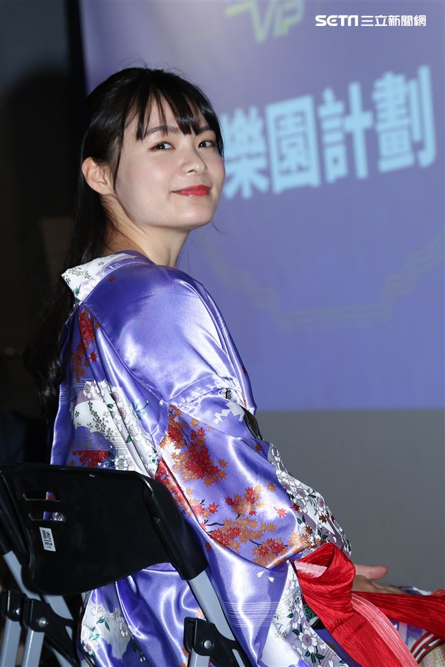 日本寫真女星「星名美津紀」來台代言區塊鏈企業活動。（記者林士傑/攝影）