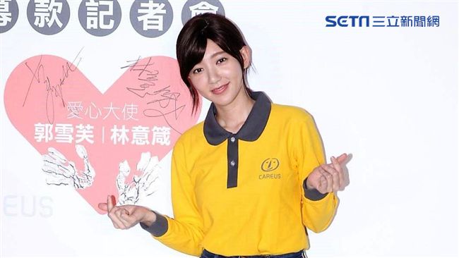 郭雪芙在經紀人建議下今年特地點了光明燈，希望是非能遠離。（圖／記者邱榮吉攝影）