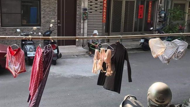鄰居嬤門口留春光！男見內褲胸罩傻了