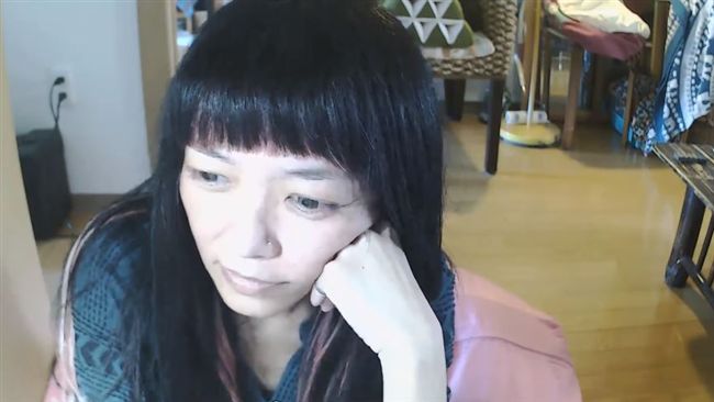 直播吞拳頭大飯糰！網紅口吐白沫昏迷