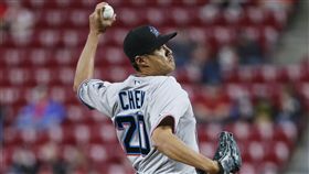 ▲陳偉殷中繼2局挨4轟狂失10分。（圖／美聯社／達志影像）