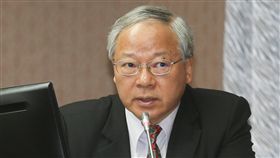 無牌車上高速公路  交通部：eTag偵測取締面對牌照已被註銷，但仍在高速公路上行駛的車輛，交通部次長范植谷（圖）11日表示，目前已運用eTag偵測被註銷牌照的車輛，加強取締。中央社記者謝佳璋攝  106年12月11日