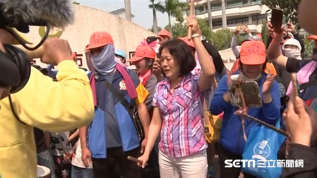 奔波教學童打鼓　白沙屯媽暖為她停轎