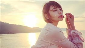 大馬女星林明禎跟姊姊、媽媽合照／旗袍。ＩＧ