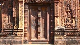 ▲女皇宮細膩的雕刻讓人忍不住湊近觀賞(圖/盈達旅遊)