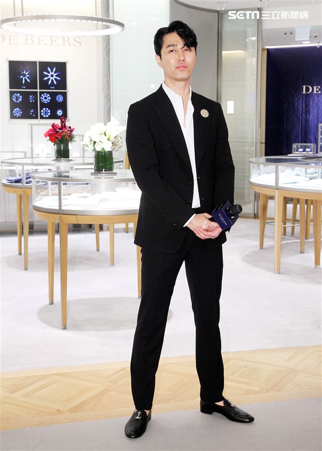 韓星車勝元台北精品店開幕剪綵。（記者邱榮吉/攝影）