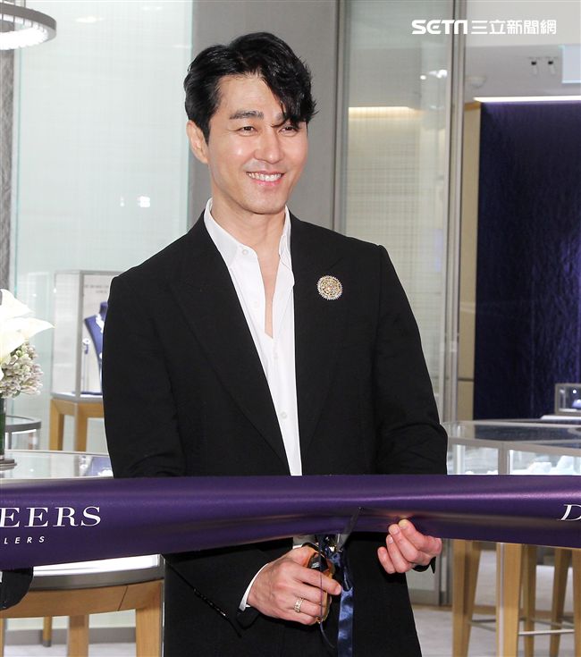 韓星車勝元台北精品店開幕剪綵。（記者邱榮吉/攝影）