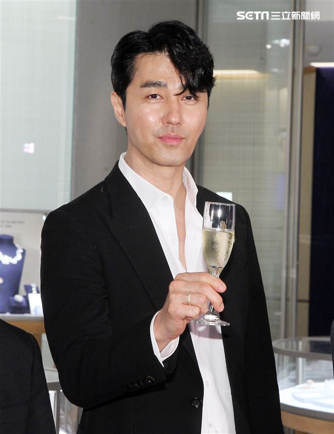 韓星車勝元台北精品店開幕剪綵。（記者邱榮吉/攝影）