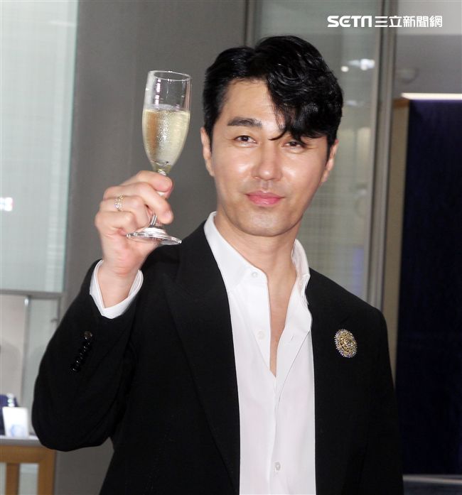 韓星車勝元台北精品店開幕剪綵。（記者邱榮吉/攝影）