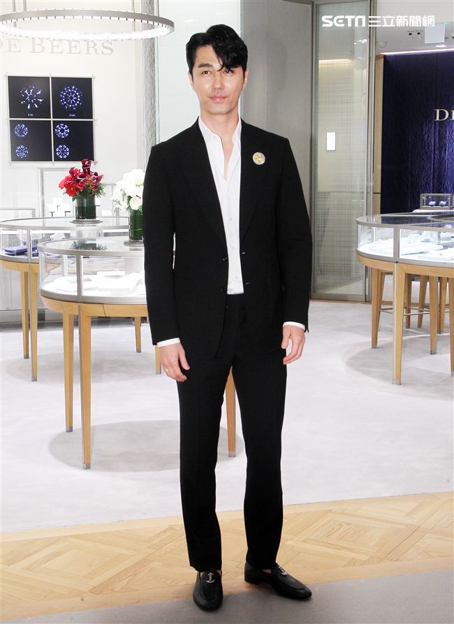 韓星車勝元台北精品店開幕剪綵。（記者邱榮吉/攝影）