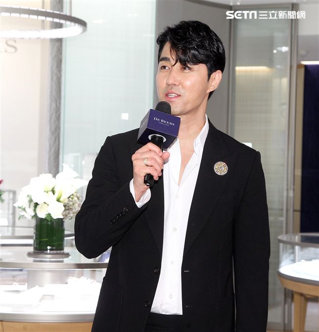 韓星車勝元台北精品店開幕剪綵。（記者邱榮吉/攝影）