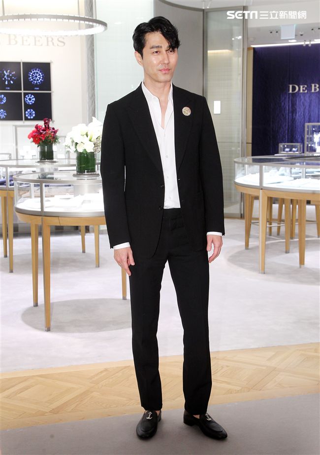 韓星車勝元台北精品店開幕剪綵。（記者邱榮吉/攝影）