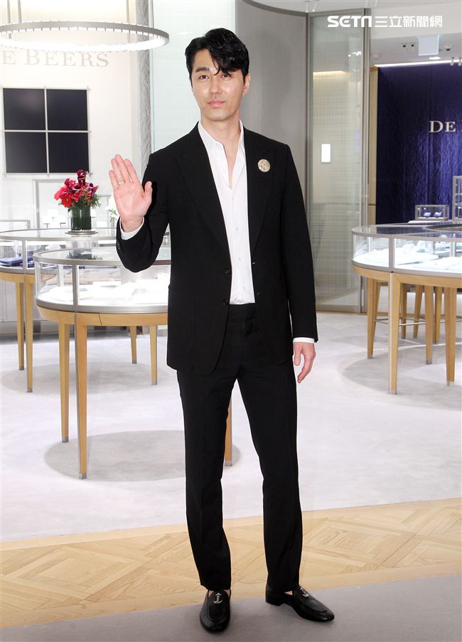 韓星車勝元台北精品店開幕剪綵。（記者邱榮吉/攝影）