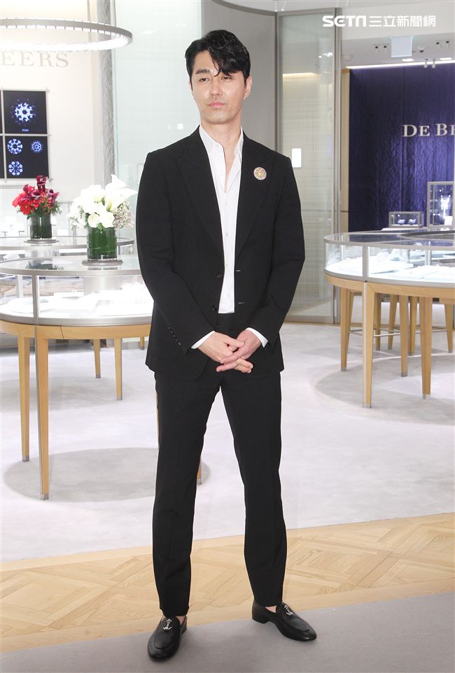 韓星車勝元台北精品店開幕剪綵。（記者邱榮吉/攝影）