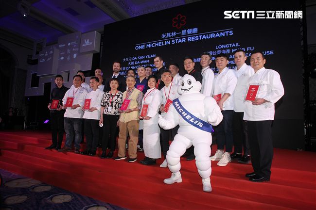 2019台北米其林一星餐廳得獎主廚大合照。（記者邱榮吉/攝影）