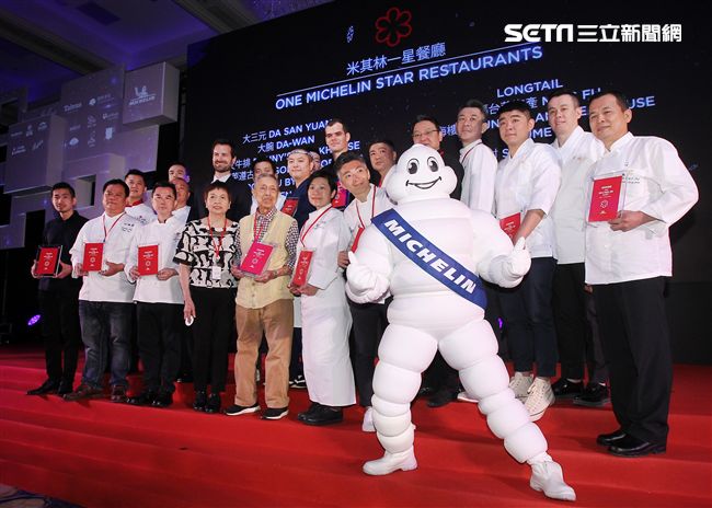 2019台北米其林一星餐廳得獎主廚大合照。（記者邱榮吉/攝影）