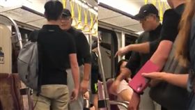 博愛座正義魔人再現！ 腳痛年輕人竟遭拉離座位還被嗆（圖／爆料公社）