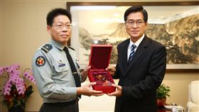 （１６：９）林石化將軍榮膺「107年師鐸獎」殊榮（圖／翻攝FB）