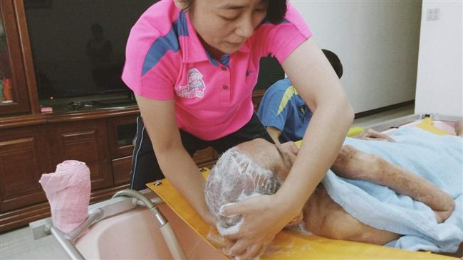 阿嬤3年無法洗澡　看病運將嫌臭拒載