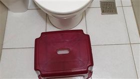 上大號,椅子,馬桶,爆廢公社　圖／翻攝自臉書爆廢公社