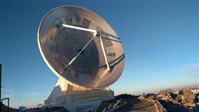 中央研究院日前宣布事件視界望遠鏡（圖）計畫10日晚間將舉辦全球同步記者會，發表最新取得的重大成果。（圖／翻攝自eventhorizontelescope.org網頁）