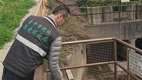 台中市環保局抽驗台中火力發電廠空污處理設備產生的放流廢水，發現硝酸鹽氮項目超標，經過一年內2次以上的要求改善仍不符標準，環保局將祭出重法。（台中市政府提供）中央社記者蘇木春傳真　108年4月10日