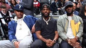 NBA／香蕉船兄弟聚首！韋德妻爆…
NBA,香蕉船兄弟,LeBron James,Carmelo Anthony,Chris Paul,Dwyane Wade,退休
翻攝自推特