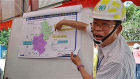 台灣自來水公司北區工程處代理處長涂明裕（圖）10日簡報浮洲加壓站及送水管線的工程進度，板新地區供水改善二期工程計畫可望在108年底完工，屆時新北市三峽、鶯歌、樹林與土城部分地區民眾將可共享翡翠水庫的自來水。中央社記者黃旭昇新北市攝　108年4月10日