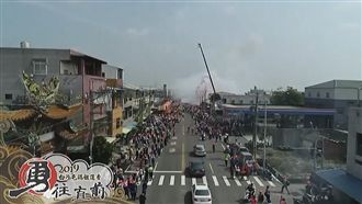 白沙屯媽抵北港　吊車鞭炮出動超壯觀