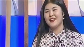 哈薩克一名19歲女大生札妮貝可娃（Aynur Zhanibekova）上節目拍賣童貞,處女（圖／翻攝自推特）