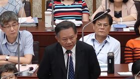 高雄銀行：放貸慶富沒違法  失敗授信懲處5人高雄銀行股份有限公司董事長張雲鵬（前中）11日在市議會答詢表示，高銀放貸給慶富造船股份有限公司沒違法、也非弊案，但是「失敗的授信」，已懲處總經理、授信處長及分行經理等5名相關人員。中央社記者王淑芬攝  108年4月11日