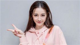 迪麗熱巴。微博