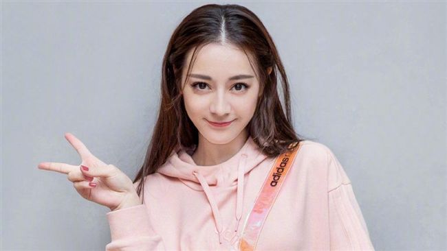 迪麗熱巴爆假面甜心！她揭內幕網心碎
