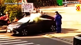 男子加油站吸菸勸不聽　遭滅火器伺候