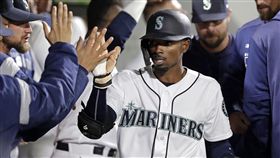 ▲葛登（Dee Gordon）對皇家敲出本季首轟，也是水手開季連15場比賽擊出全壘打。（圖／美聯社／達志影像）