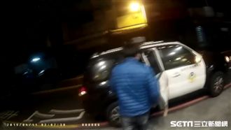 臨盆婦半路羊水破了　警5分鐘幫送醫