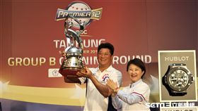 WBSC會長法卡利、棒協理事長辜仲諒和台中市長盧秀燕。（圖／記者王怡翔攝影）