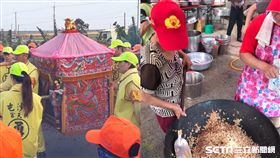  獨／隨行白沙屯媽進香…9旬阿嬤年煮100份麻油雞 圖／劉小姐授權提供