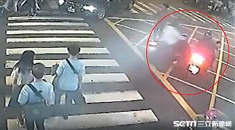 飛車撞倒騎士　19歲妹：沒閃過嗎？