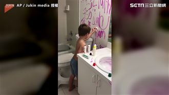 屁孩大鬧浴室牆壁　傻稱是怪獸畫的啦