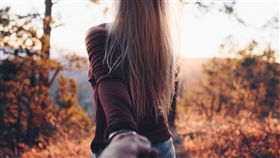 戀愛,單身,分手,旅遊,開心,愛情（圖非新聞當事人／攝影
者Nathan McBride／翻攝自unsplash）
https://unsplash.com/photos/DEmPhCx7y8Q