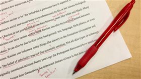 考試,考卷,學生,紅筆,老師/pixabay