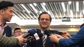 限令李毅離境　陳明通：依總統院長指示陸委會主委陳明通（中）12日表示，李毅違規跡象明顯，在總統及院長指示下，政府事先防範，迅速處理，未來也會從嚴檢討類似行為。中央社記者繆宗翰攝　108年4月12日