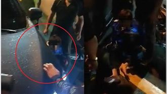 騎士車禍「卡」轎車底！但網友全怒了