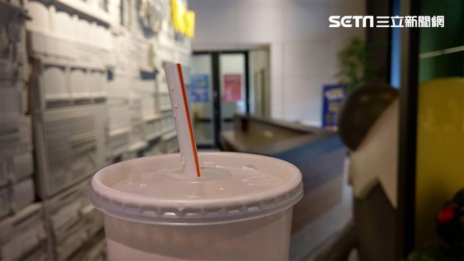 禁塑膠吸管政策　環署望「內外合一」